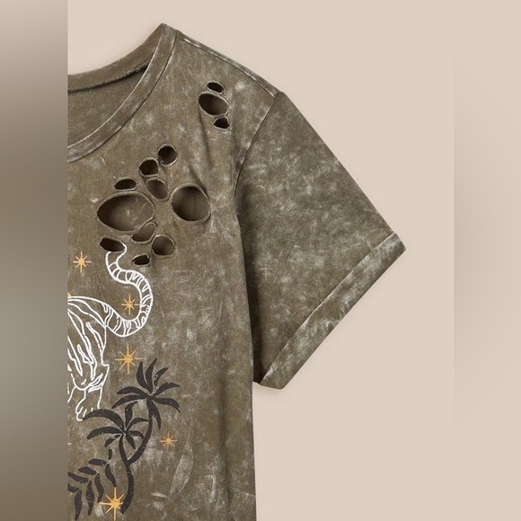 Torrid Graphic Relaxed Fit Cotton Crew Neck Destructed Tee NWT - Picture 2 of 7